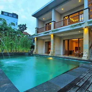  Gasthuis Dewi Putri House